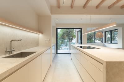 Architectural project - breakfast bar, residential kitchen, beige kitchen, streamlined look, eco-friendly design, wood, timber, natural light, warm tones, contemporary style, grey, neutral tones, exposed beams, ceiling beams, daylight, beige, concrete, light wood, wood beams, Scandinavian style, minimalist design, glass doors, light tones, sustainable home, clean lines, indoor outdoor, white, minimal aesthetic, Nordic design, cozy vibe, energy efficient, stone, plaster, home kitchen, bright kitchen, open layout, open plan, inviting space, garden view, modern kitchen, kitchen island, sliding doors, functional kitchen, modern interior, uncluttered space