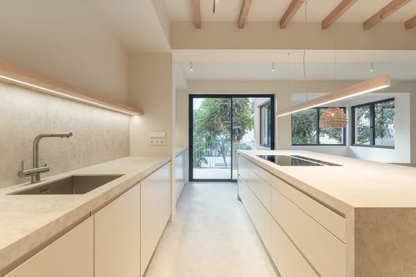 Architectural project - breakfast bar, residential kitchen, beige kitchen, streamlined look, eco-friendly design, wood, timber, natural light, warm tones, contemporary style, grey, neutral tones, exposed beams, ceiling beams, daylight, beige, concrete, light wood, wood beams, Scandinavian style, minimalist design, glass doors, light tones, sustainable home, clean lines, indoor outdoor, white, minimal aesthetic, Nordic design, cozy vibe, energy efficient, stone, plaster, home kitchen, bright kitchen, open layout, open plan, inviting space, garden view, modern kitchen, kitchen island, sliding doors, functional kitchen, modern interior, uncluttered space