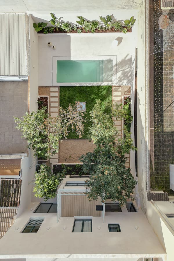 Architectural project - rooftop garden, natural elements, tiled roof, plant-filled, landscaped garden, green courtyard, residential courtyard, secluded space, aerial shot, inner courtyard, sunny courtyard, outdoor oasis, refreshing space, pool area, swimming pool, rectangular pool, above-ground pool, bird's eye view, dappled light, architectural balance, relaxation space, natural materials, wood, timber, outdoor living, sustainable design, green, neutral tones, beige, brown, eco friendly, flat roof, minimalist design, eco home, sustainable home, clean lines, white, stone, beige tones, garden design, greenery, lush garden, exterior view, tranquil atmosphere, summer vibe, integrated design, urban escape, residential garden, private garden, modern exterior, urban garden, courtyard, calm setting, exterior space, ceramic, urban retreat