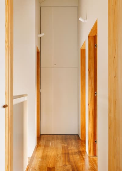 Architectural project - smooth textures, subtle elegance, narrow hallway, minimalist hall, modern passage, light wood floors, timber floors, contemporary corridor, cozy ambiance, bright hall, well-lit, interior passage, residential corridor, streamlined design, wooden doors, door design, neat finish, crisp lines, wood, timber, natural light, warm tones, neutral tones, beige, light wood, natural wood, modern aesthetic, functional design, compact space, simple design, modern simplicity, Scandinavian style, clean lines, white walls, white, architectural details, Nordic style, wood accents, timber accents, inviting space, warm atmosphere, sleek design, wooden frames, efficient layout, interior design, home hallway