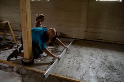 Architectural project - sustainable project, workshop vibe, manual labor, wooden post, new build, natural materials, wood, timber, raw materials, natural light, passive design, sustainable construction, green building, grey, timber structure, construction site, construction workers, teamwork, site work, construction process, building site, beige, brown, concrete, rustic vibe, eco construction, natural building, construction detail, rammed earth, low carbon, circular design, project site, energy efficient, earthy tones, organic architecture, environmentally friendly, craftsmanship, low impact, concrete floor, artisan craft