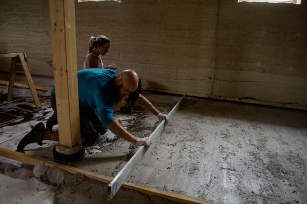 Architectural project - sustainable project, workshop vibe, manual labor, wooden post, new build, natural materials, wood, timber, raw materials, natural light, passive design, sustainable construction, green building, grey, timber structure, construction site, construction workers, teamwork, site work, construction process, building site, beige, brown, concrete, rustic vibe, eco construction, natural building, construction detail, rammed earth, low carbon, circular design, project site, energy efficient, earthy tones, organic architecture, environmentally friendly, craftsmanship, low impact, concrete floor, artisan craft