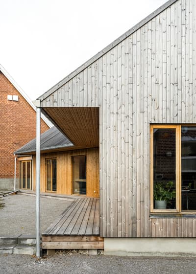 Architectural project - linear design, modern farmhouse, wooden windows, home exterior, wooden terrace, natural materials, wood, timber, outdoor space, natural light, outdoor living, sustainable design, warm tones, contemporary architecture, grey, neutral tones, daylight, beige, brown, wood facade, timber facade, light wood, natural wood, eco friendly, Scandinavian influence, simple design, honey wood, rustic modern, neutral palette, minimalist design, raw wood, passive house, clean lines, timber cladding, wood cladding, Nordic design, countryside home, energy efficient, rustic style, pitched roof, warm texture, rural setting, exterior view, gable roof, cozy exterior, residential building, architectural rhythm, inviting facade