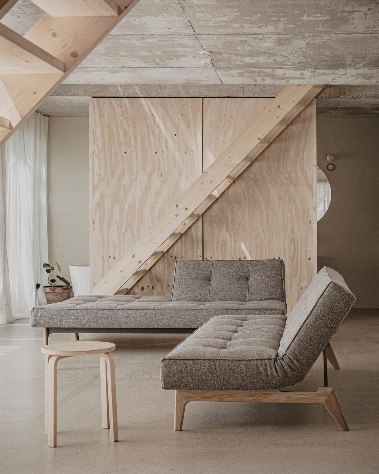 Architectural project - raw finishes, exposed concrete, unfinished look, textured ceiling, concrete ceiling, minimalist furniture, brutalist touch, statement wall, minimal design, natural materials, wood, timber, natural light, warm tones, contemporary style, grey, beige, concrete, light wood, functional design, eco friendly, Scandinavian influence, neutral palette, serene space, geometric design, industrial chic, plywood wall, sustainable home, timber accents, open plan, earthy tones, residential design, cozy corner, bright interior, calm atmosphere, lounge area, modern interior, indoor plant, Japandi style, Japanese style, living space