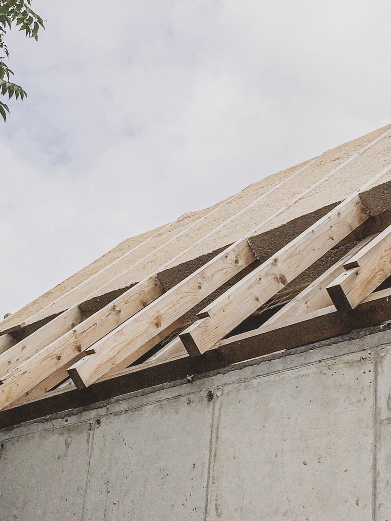 Architectural project - off-white, unfinished look, open roof, sustainable roof, natural materials, eco-friendly design, wood, timber, rustic touch, passive design, recycled materials, warm tones, green building, sustainable architecture, neutral tones, construction phase, exposed beams, wood framework, beige, concrete, light wood, daylight optimization, wooden beams, outdoor structure, minimalist architecture, minimalist design, raw wood, eco construction, modern rustic, natural ventilation, timber roof, wood texture, roof structure, structural elements, structural rhythm, rooftop construction