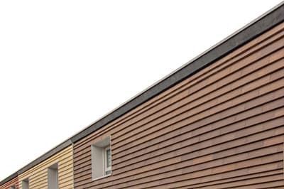 Architectural project - linear design, horizontal lines, residential exterior, linear pattern, horizontal cladding, outdoor cladding, architect’s choice, rhythmic facade, rectilinear form, sustainable materials, wood, timber, sustainable design, warm tones, eco design, green building, neutral tones, beige, wood facade, timber facade, architectural facade, geometric pattern, low carbon design, engineered wood, facade detail, light brown, minimalist design, clean aesthetic, eco-friendly materials, passive house, modern facade, clean lines, modern architecture, energy efficient, wooden cladding, sleek design, contemporary facade, simple lines, facade texture, modern exterior, facade rhythm, understated elegance, smooth finish, seamless design, exterior cladding, residential facade