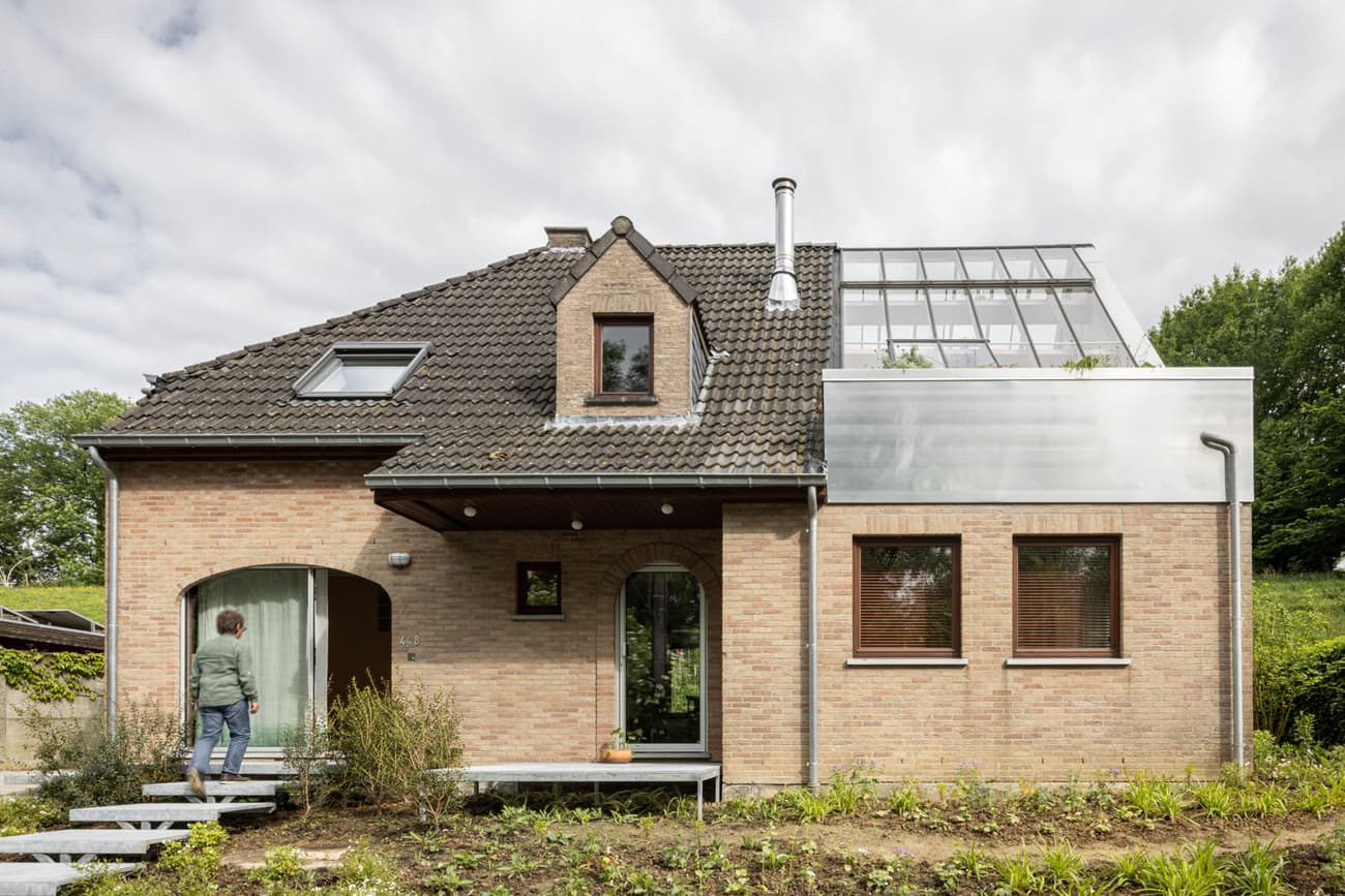 Architectural project - steel cladding, traditional meets modern, grey roof, home extension, house facade, brick house, metal extension, modern extension, arched doorway, patio, simple landscaping, hybrid design, wood, steel, metal, outdoor space, glass, warm tones, eco design, grey, green, neutral tones, beige, multifunctional space, daylight optimization, rustic vibe, rustic charm, light brown, modern rustic, sustainable home, natural ventilation, countryside home, energy efficient, inviting entrance, open plan, warm atmosphere, pitched roof, brick, environmentally friendly, brick facade, garden view, gable roof, residential building, garden path, passive solar, family house, green lawn, cozy home, suburban home, renovation, skylight, mixed materials