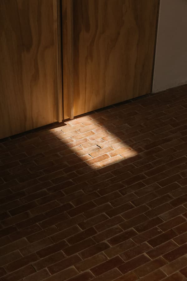 Architectural project - simple aesthetic, brickwork, peaceful home, terracotta tiles, calm space, natural design, residential detail, understated style, interior detail, brick floor, warm textures, rustic floor, renovation idea, cozy interior, warm interior, natural materials, architectural detail, wood, timber, natural light, shadow play, rustic touch, sustainable design, warm tones, beige, brown, eco friendly, sunlight, minimalist design, low carbon, cozy vibe, inviting space, earthy tones, warm atmosphere, terracotta, brick, tranquil vibe, earthy colors, terracotta floor, natural finishes, texture contrast, timber door, wood door