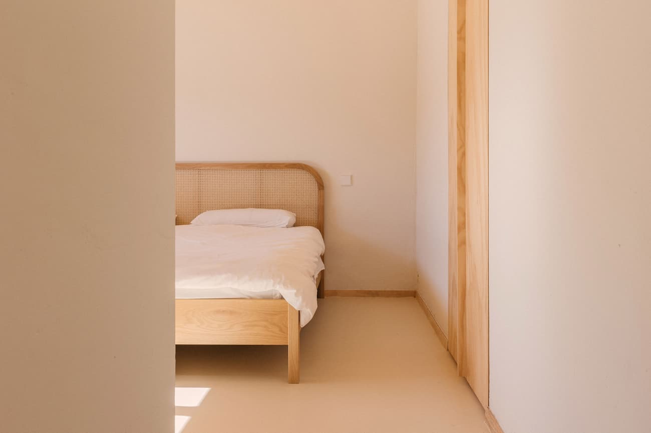 Architectural project - bedroom, calm vibe, airy room, modern bedroom, simple bed, minimal bedroom, wooden bed, sleep sanctuary, uncluttered look, soothing environment, cream, sustainable materials, wood, timber, natural light, beige, light wood, functional design, eco friendly, compact space, contemporary design, Scandinavian style, minimalist style, neutral palette, serene space, light tones, clean lines, white walls, white, beige tones, warm atmosphere, relaxing space, wooden flooring, home design, residential, biophilic elements, cozy bedroom, tranquil retreat, Japandi style