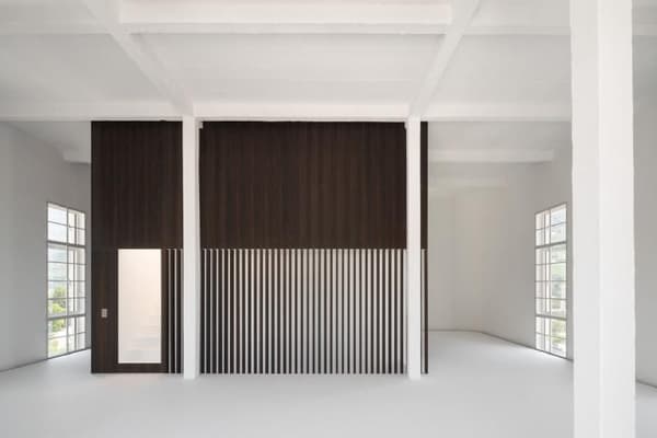 Architectural project - linear design, floor to ceiling windows, industrial loft, airy interior, modern loft, loft space, white interior, modernist touch, monochrome palette, spacious room, white beams, dark brown, minimalistic vibe, sleek aesthetic, blank canvas, studio space, wood, timber, natural light, warm tones, exposed structure, neutral tones, Scandinavian influence, contemporary design, neutral palette, minimalist design, black, creative space, clean lines, light filled, large windows, wood cladding, white, architectural details, open plan, open space, vertical slats, dark wood, versatile space, high ceiling, double height, urban style