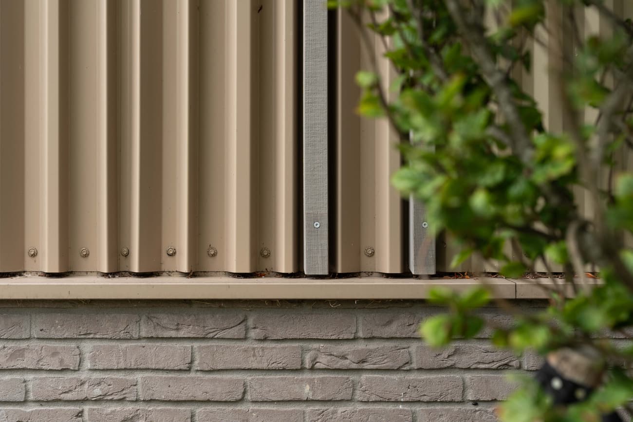 Architectural project - beige facade, vertical lines, metal cladding, light grey, steel cladding, exterior facade, metal texture, industrial facade, low maintenance, industrial look, eco friendly facade, minimal design, architectural detail, steel, metal, neutral tones, beige, exterior design, building facade, corrugated panels, minimalist architecture, contemporary design, urban design, construction detail, building materials, biophilic design, modern facade, modern architecture, greenery, visual interest, facade texture, functional facade, vertical panels, urban facade