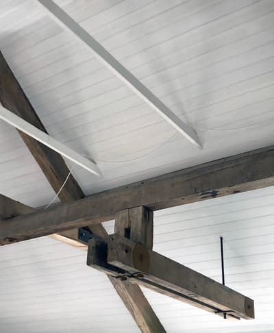 Architectural project - vintage touch, rustic interior, ceiling detail, loft conversion, barn conversion, historic building, heritage style, country style, open roof, natural materials, architectural detail, wood, timber, passive design, warm tones, eco design, neutral tones, timber structure, exposed beams, ceiling beams, open structure, farmhouse style, wood beams, timber beams, rustic modern, rustic charm, industrial touch, structural beams, white, cozy vibe, textured wood, wood texture, warm texture, rustic aesthetic, renovation, interior architecture, architectural feature, vaulted ceiling